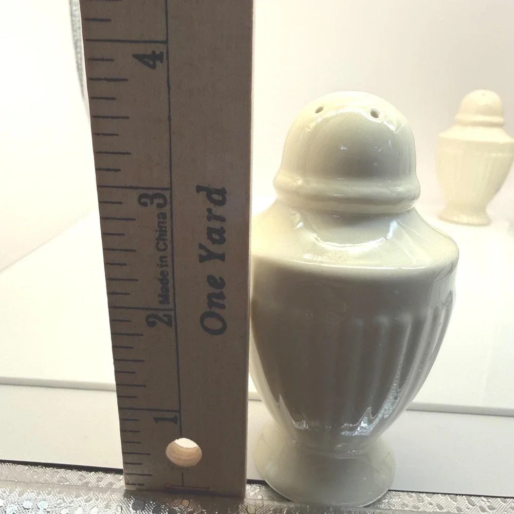 Wedgwood‎ Edme Salt & Pepper Shakers Creamware England Vintage Set